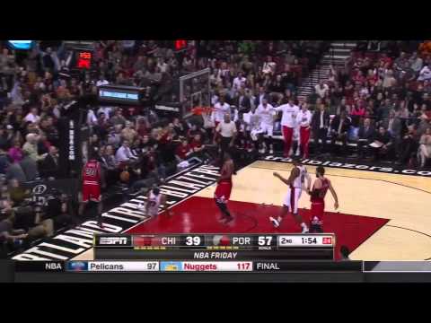 Allen Crabbe dunks on Tony Snell