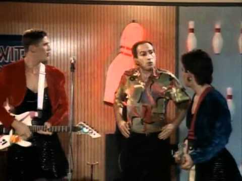 Notre Belle Famille - Les Nanas qui décoiffent