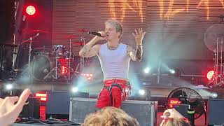 CALL ME KARIZMA – MONSTER (UNDER MY BED) | LIVE @ EMOLAND SPB 2025 | 4K