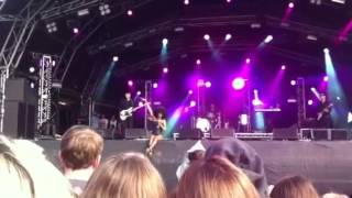 Lulu James - Closer Live at Evolution Festival 2013