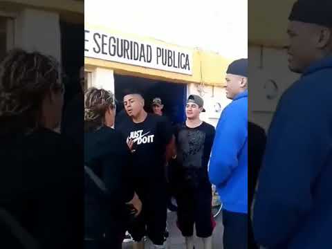 Como cuando tu jefa te saca del bote para meterte al anexo alav 😂