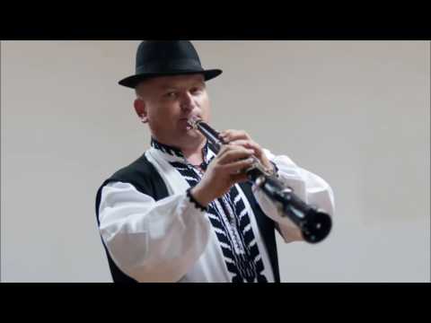 Damian Gica  colinda Aseara pe-nserate.