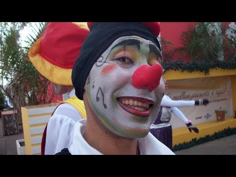 "A GENTE TRABALHA O MEDO", DIZ PALHAçO