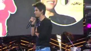 Gusttavo Lima - Rosas, versos e vinhos Ao vivo em Goiania (Villa Sertaneja)