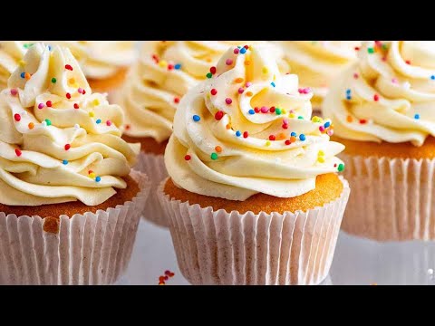 Magical STAY-MOIST Vanilla Cupcakes
