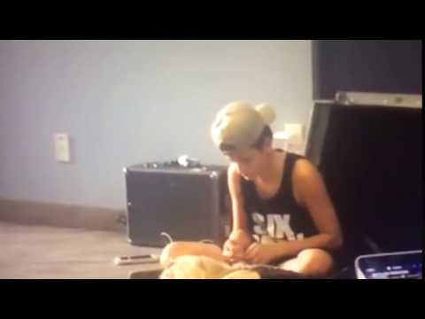 Mark Thomas playing with Loren Grays hair