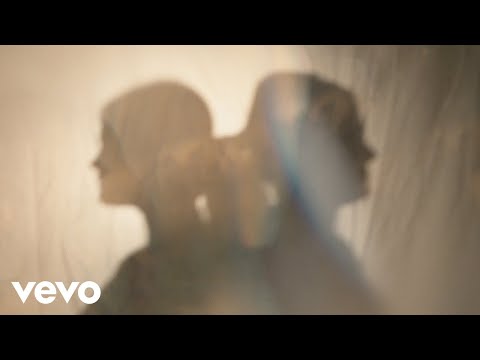 Tigirlily Gold - Bleeding Love (Visualizer)