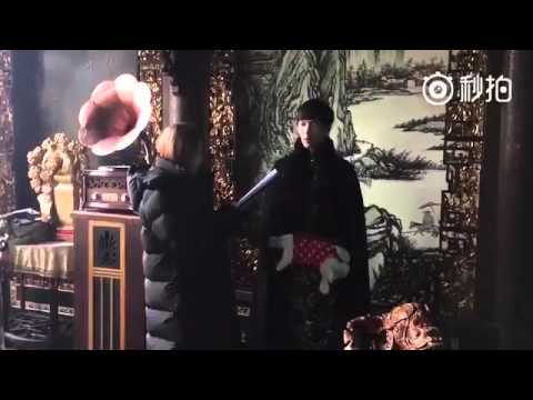 Yixing going through his lines ^^