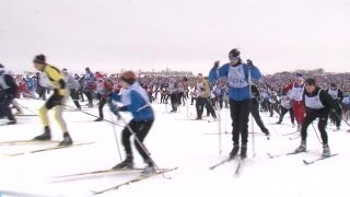 preview picture of video 'Ski de fond: 25.000 personnes réunies pour une course près de Moscou'