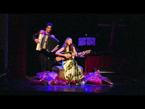 Luiza Britto - Capitu - Teatro Jorge Amado