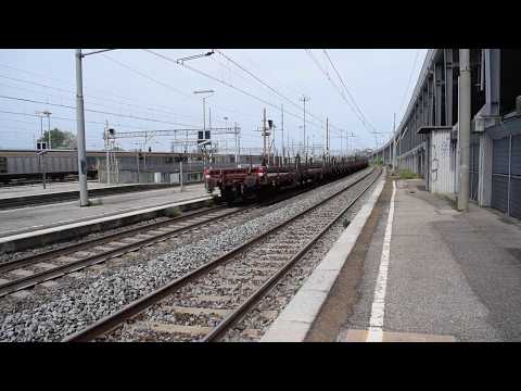 E652.120 Sul MRS Fiorentina di Piombino-Milano smistamento in partenza da Firenze Castello.