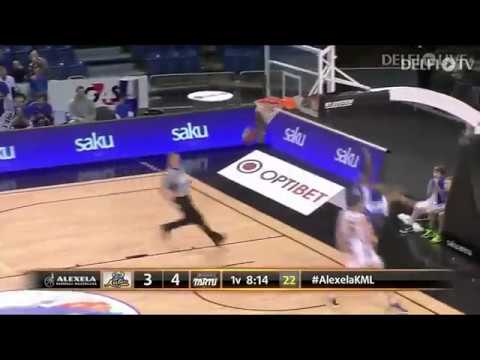 Demonte Harper dunks on Janari Jõesaar