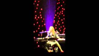 Tori Amos-The Wrong Band Live (Full Song)