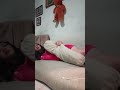Guling Dahsyat Di Atas Kasur Tika