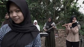 Download lagu Tragedi Mic jatoh!! Aduh... Kak Makhi ditonton satu kampung- Edisi Ezzura Latihan dikebon #Qasidah mp3