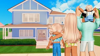 🏠 HOUSE SHOPPING with my FAMILY 👪 | Berry Avenue RP