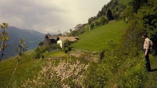 preview picture of video 'Die Burggräfler Wandernadel - Naturns, Südtirol 1980 (Ein S-8-Film)'