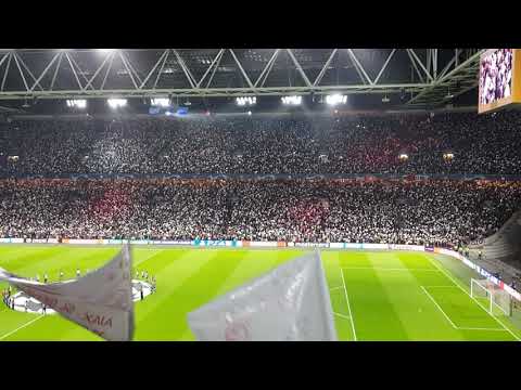 AFC Ajax - SL Benfica vlaggetjes en opkomst