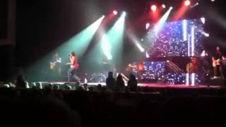 Scotty McCreery live Buzzin