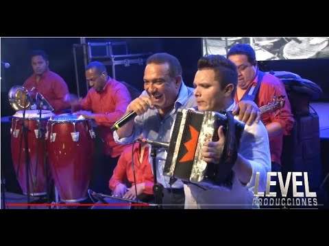 LLUVIA DE MUJERES  BETO ZABALETA