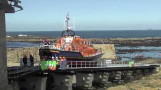 preview picture of video 'RNLI Lifeboat Sennen Cove slipway launch trials'