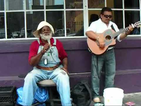 Grandpa Elliot & Oscar Castro - Cantores de rua em New Orleans!