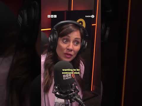 Natalie Imbruglia talks to Fearne about her iconic 90s haircut 💇‍♀️ - BBC