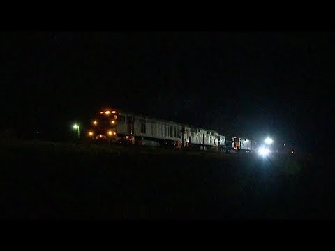 2AM5 Intermodal Containers Passes QUBE Grain At Night - PoathTV Australian Railways