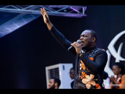 Temps d'adoration avec Peniel Mambu - Tu le mérites (You deserve it) + Emmanuel