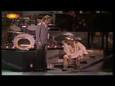 Jiří Korn a zpívající Petr Haničinec -  Klaudie ( v Kouzelníkovi )