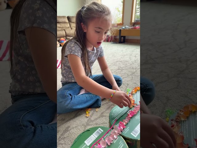 Vídeo relacionado con Cuackamily 60 Piezas de Animales de Resina, Mini Figuras de Animales, Mini Patos de Resina Miniatura Tortugas Hongos Casa de Muñecas Jardín en Miniatura Decoración Casera para Acuarios Macetas Regalo