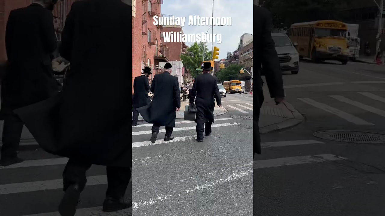 Williamsburg - Bedford Ave Sunday Afternoon #newyorkcity #brooklynstreets #williamsburg