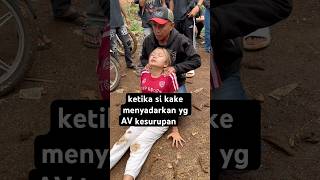 Download lagu cewek cantik kesurupan untung ada si kake #shorts #tiktok #fyp mp3