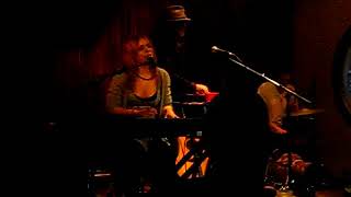 Holly Brook (Skylar Grey) - 2009 Room 5 - It&#39;s Raining Again (Live)