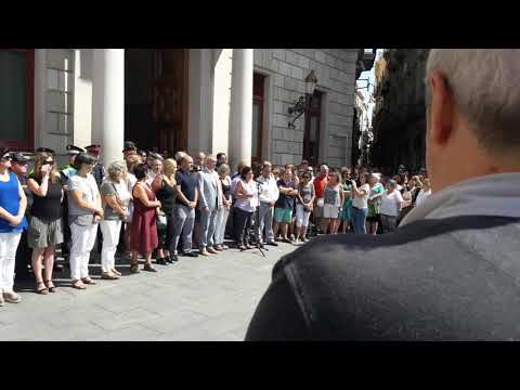 Minuto de silencio en Reus por las Víctimas del terrorismo #Barcelona #Cambrils