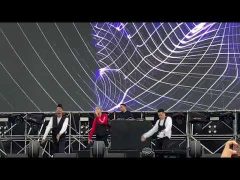 191005 Amber Hand behind my back - Simple Life Concert