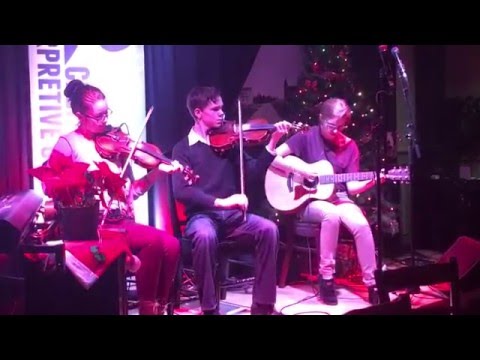 Féis Cape Breton Christmas Youth Ceilidh: Fiddle group
