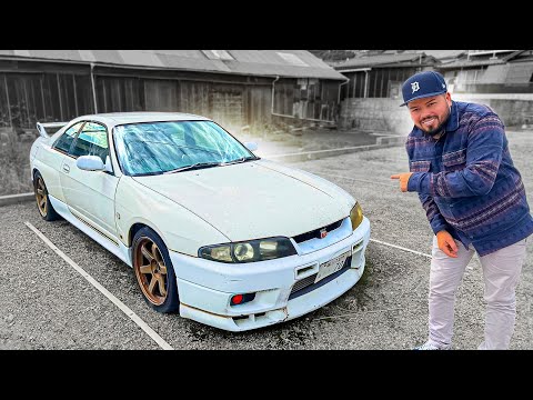 I found an abandoned Skyline R33 GTR.