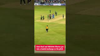 Download lagu Fight India vs Pakistan 🇵🇰🇮🇳Haris Rauf and Abhishek Sharma got into a heated exchange on the pitch. mp3