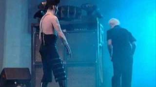 Marilyn Manson kicks John 5`s ass (good quality)