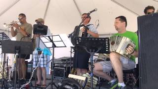 The Knewz plays at Ocean Beach Park in New London, CT on 6-28-2014