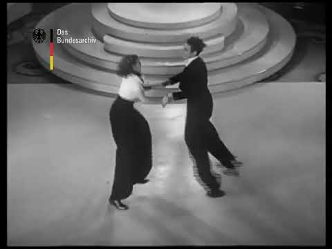 Swing It Seattle - Collegiate Shag.... On Stilts!