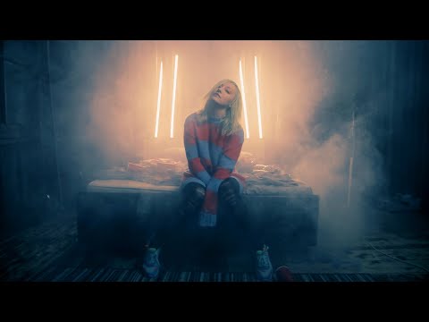 Блондинка КсЮ - Трезвая (Official Video)