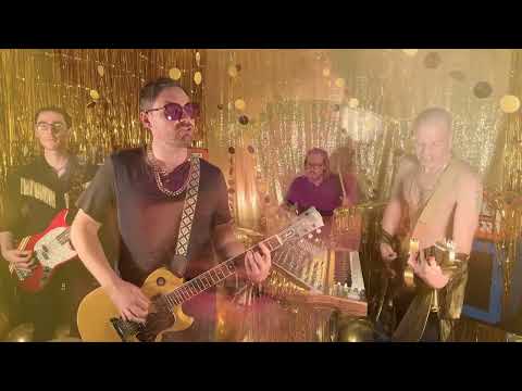 Dutch Tulips - Gold Chain (Official Music Video)