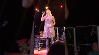 Lorrie Morgan / Five Minutes