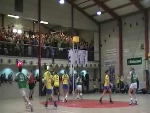 VAK-D krijgt het publiek op de banken