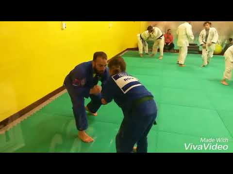Maestro Elio Verde insegna a Vanessa i segreti  del judo