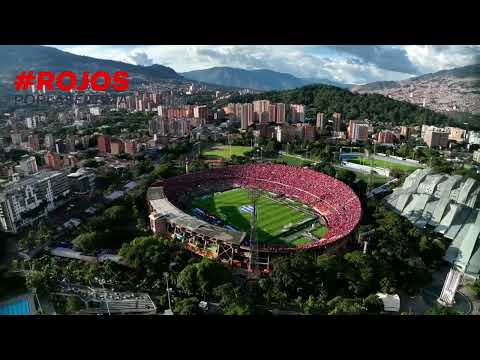 "¡El Atanasio ya se pintó de rojo con la hinchada poderosa!" Barra: Rexixtenxia Norte &bull; Club: Independiente Medellín