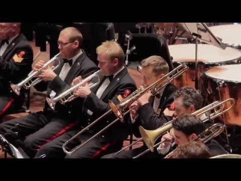 Royal Salute door Marinierskapel en Tamboers & Pijpers