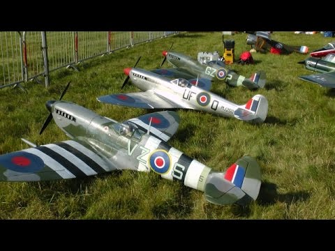 RC "LEGENDS FIGHTER GROUP" 1/4 SCALE SPITFIRES & FW 190 DISPLAY - RAF BARKSTON HEATH NATS - 2014